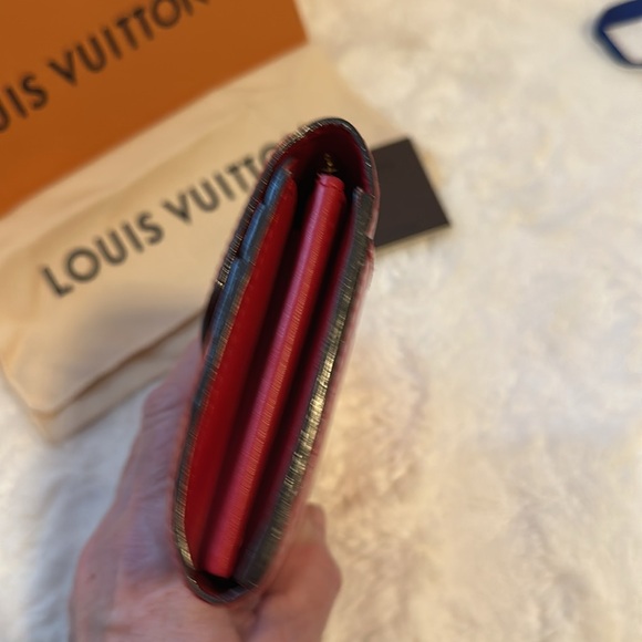 LOUIS VUITTON Red Vernis Monogram Flap wallet excellent condition - Picture 6 of 11
